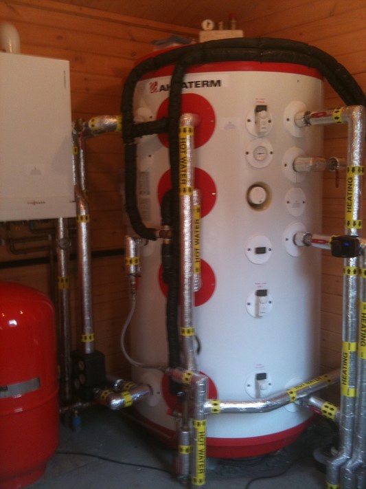 Thermal store loaded by solar tubes